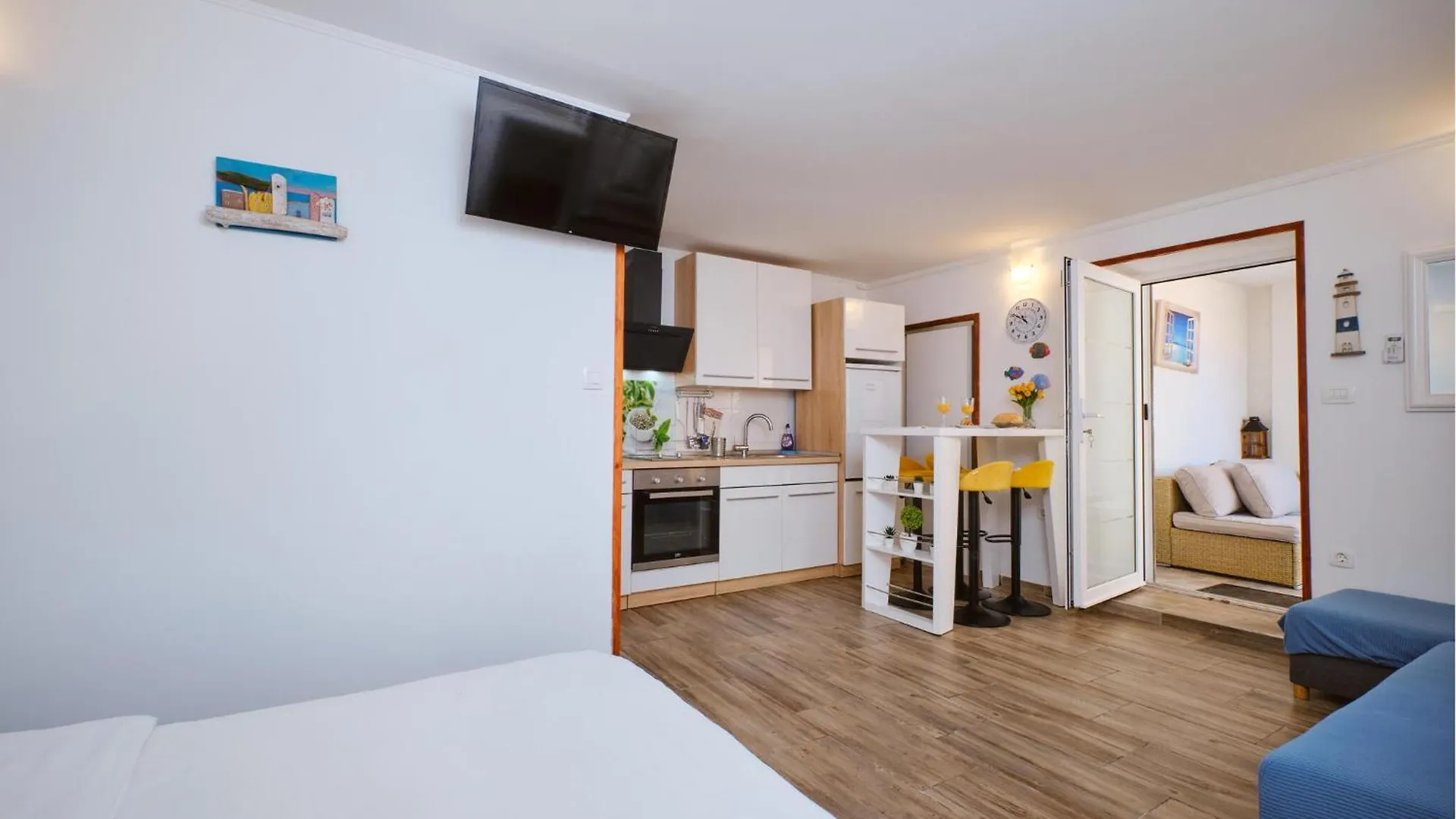 Lovely Apartment In Ilovik With Kitchen